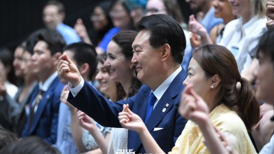 윤석열 대통령, 한-프 청년과 커피 한 잔의 대화 가져