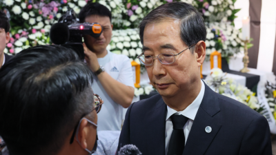한덕수 총리, 궁평 지하차도 사고 희생자 합동분향소 조문