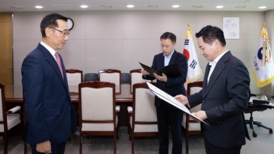 원희룡 장관, 어명소 한국국토정보공사 신임사장에 임명장 전수